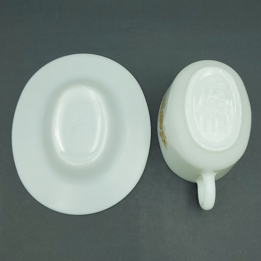 Pyrex Butterfly Gold Gravy Boat with Underplate Sauce Server and Plate - Picture 4 of 10